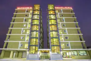 Отель «Island», Мин Бури