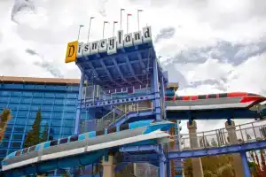 Disneyland Hotel, Анахайм