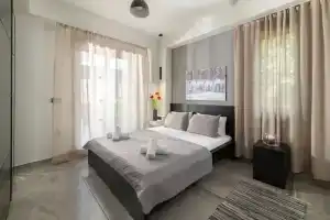 Harmony Residences, Лалисос