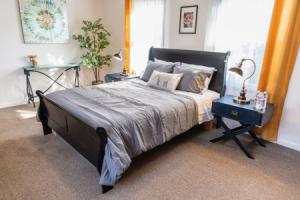 Updated Well-Appointed 3-Bedroom Home In Beautiful Burbank Neighborhood  (P49), Лос-Анджелес