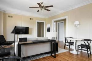 Classic CWE 2BR with Full Kitchen by Zencity, Сент-Луис