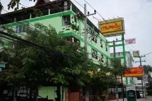 Tantawan Place, Ройет