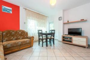 Stunning Apartment in Vodice With Wifi and 1 Bedrooms, Водице