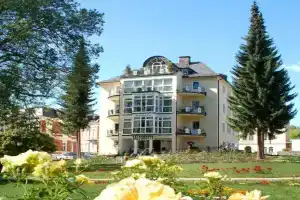 28 qm Apartments am Rosengarten, Бад-Эльстер