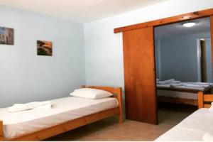 Dimitra's Family Apartments 3, Неос Мармарас