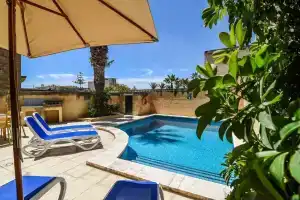 Gozo Escape, Асри