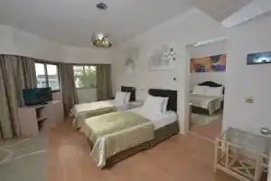 Отель «Jasmine Court Hotel & Casino», Кирения