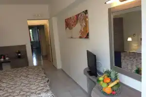 Hippocampus Hotel, Иксия