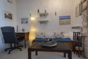 Poseidon Seafront Apartment by Rentalspro, Сивири