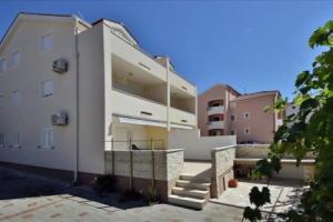 Charming 2-bed Apartment in Srima With sea View, Srima