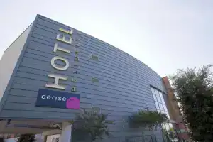 Cerise Valence, Валанс