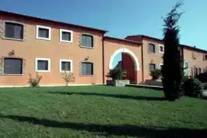 Relais Le Ginestre, Сатурния