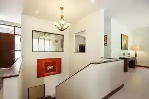 Si Mok Villa, Най Харн