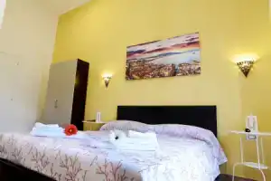 Vic Street b&b, Неаполь