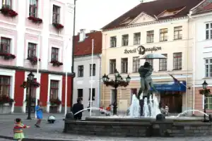 Draakon Hotel, Тарту