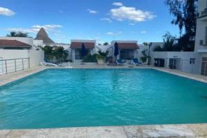 Lovely Boca Chica Apartment With Pool w Fitness 4 min Walk to Beach, Бока Чика