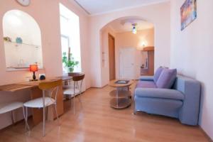 Апартаменты Home-Hotel, ул. Большая Житомирская, 6А, Киев