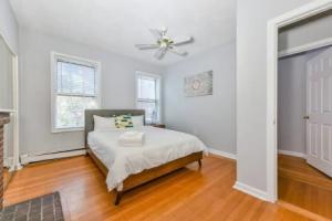 Spacious 2br/1ba Beacon Hill Apt Near MGH, Бостон