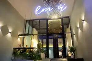 Em Oi Hotel, Нячанг