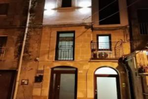 La casa in piazzetta, Энна