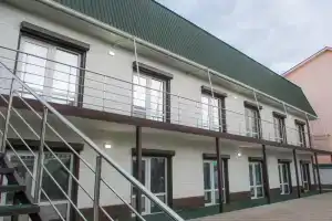 Гостиница «Парадиз», Саки