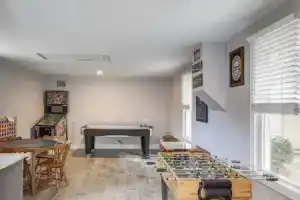 3 Mi to Cedar Point: Sunny Sandusky Home w/ Yard, Сандаскай