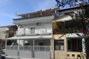 House Filippos, Сарти