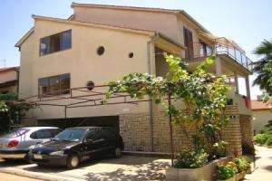 2 Bedroom Apartment With Balconie in Porec Croatia 900 m From the Beach, Пореч