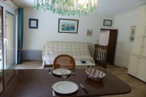 Appartement Le Lavandou, 2 pièces, 4 personnes - FR-1-308-115, Ле Лаванду