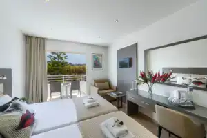 Queens Bay Hotel, Пафос