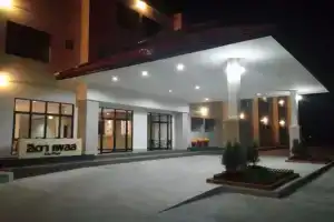 Lita Place, Ройет