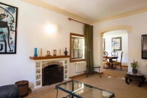 Villa With 7 Bedrooms in Port de Pollença, With Wonderful Mountain Vie, Порт-де-Полленка
