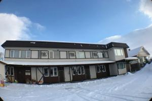 Tsuru Apartments, Фурано