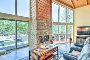 Mountain-view Deck: Bright Sedona Home, Седона