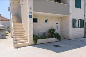 Apartments Vujina, Кастель Стафилич
