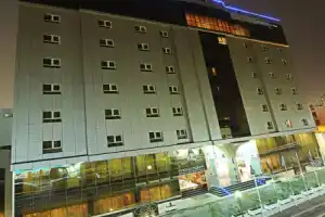 Corp Executive Hotel Doha Suites, Доха