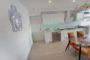 Icoden House & Perfect for You, Икод-де-лос-Винос