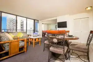 Апарт-отель «Aston at the Waikiki Banyan», Гонолулу