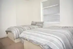 Execellent Home to Stay in Moston M40, Манчестер