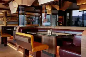 DoubleTree by Hilton Montreal, Монреаль