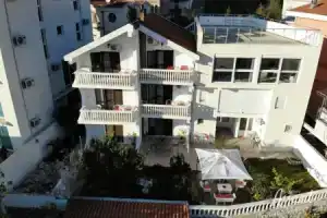 Apartmani Avanti Becici, Бечичи