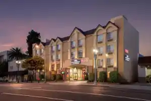 Отель «Howard Johnson by Wyndham», Пасадена