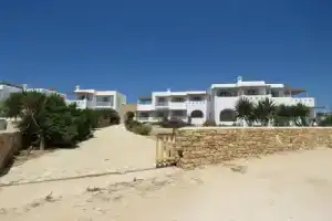 Paradise Hotel, Куфонисия