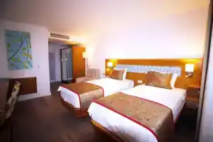 The Losh Hotel, Ялыкавак