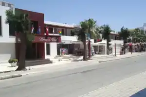Bronze Hotel, Гюмбет