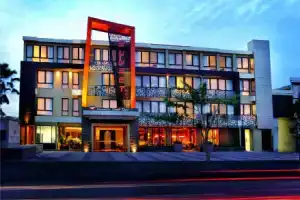 Отель «100 Sunset Boutique», Кута