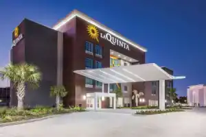 La Quinta Inn & Suites by Wyndham Baton Rouge - Port Allen, Батон-Руж