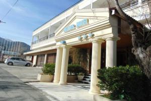 Hellas Hotel, Какопетрия
