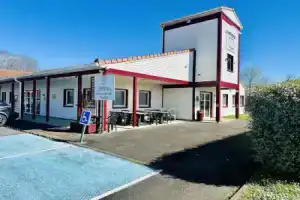 L'Auberge Everhotel de Tarbes-Ibos, Тарб