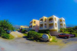 Finikas Apartments, Плакиас